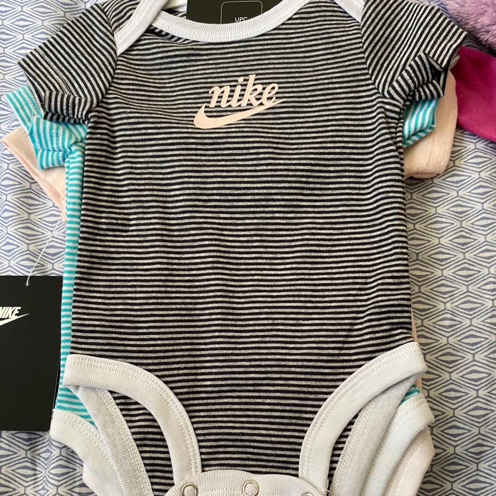 NWT baby body suit 3pk